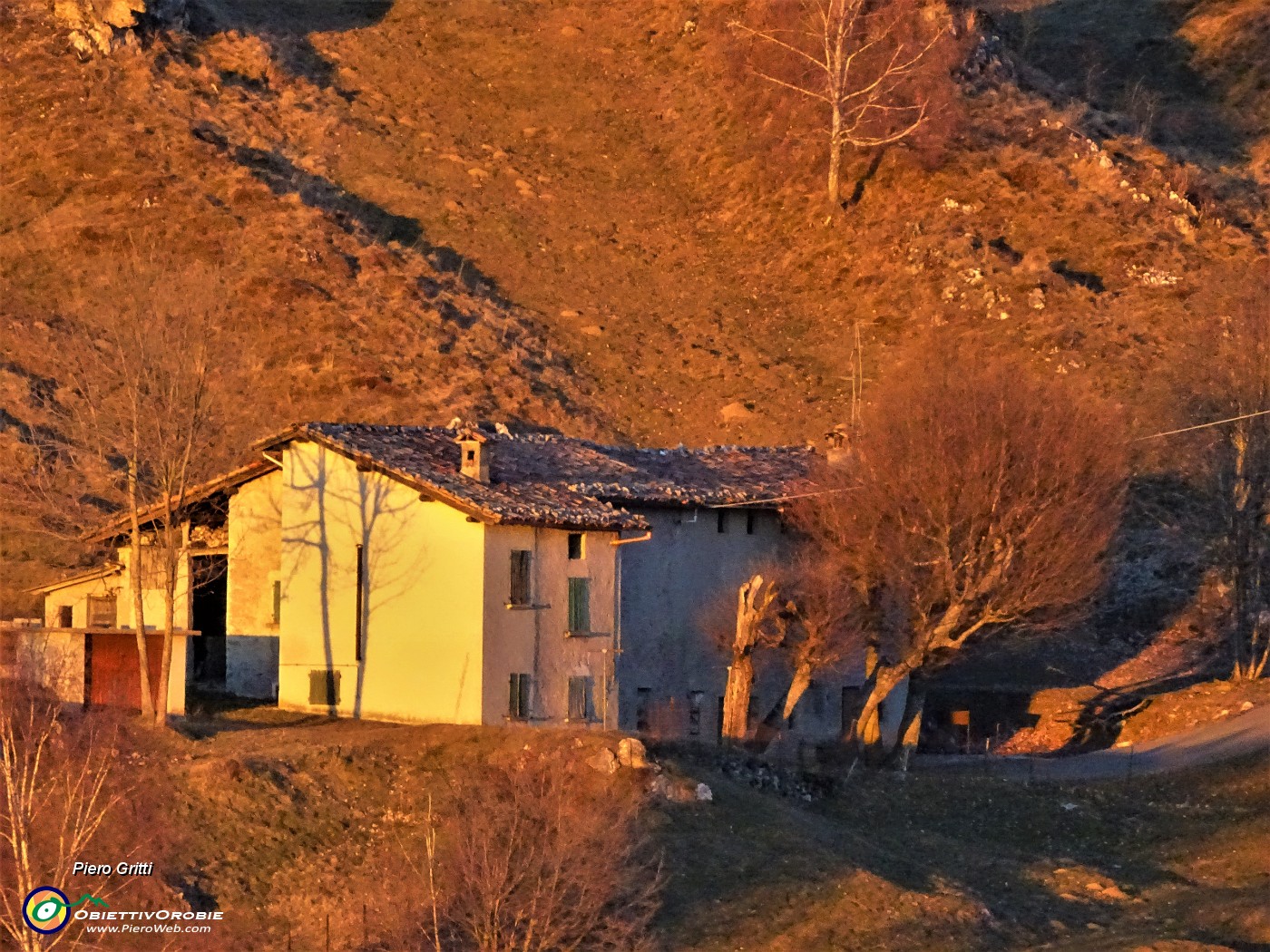60 Zoom sulla Stalla Fopp (1124 m).JPG